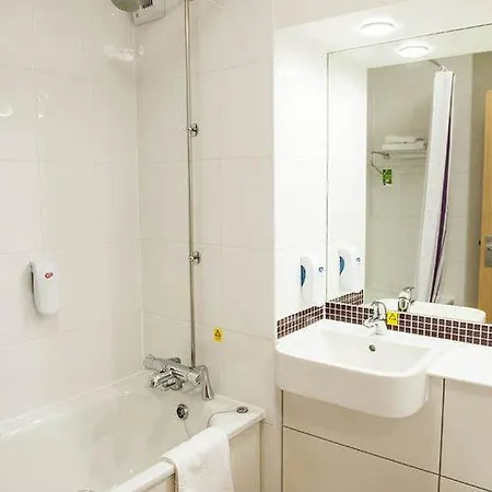 Premier Leeds Centre Готель Лідс