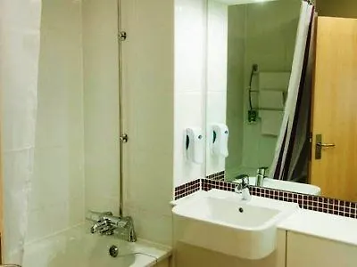 Premier Premier Centre Готель Лідс